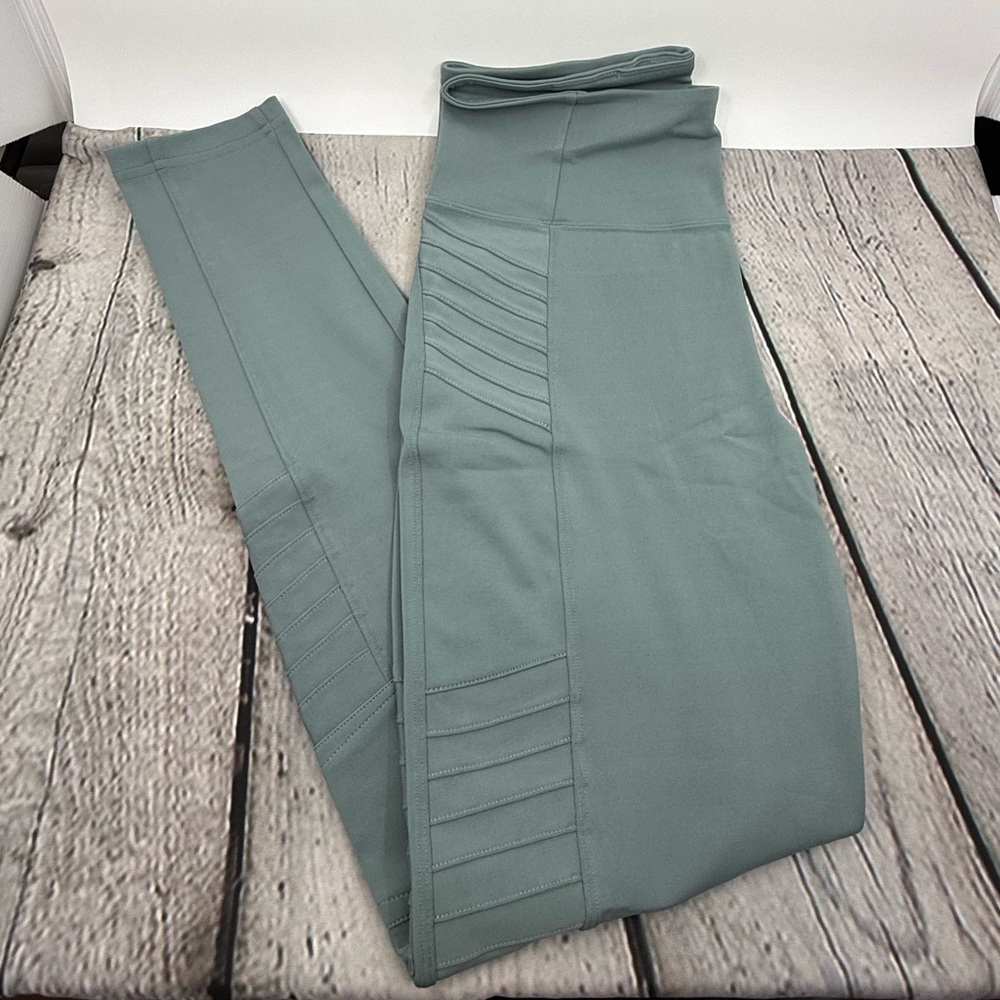 ✨EUC! Athleta Delancey Moto Tight in Minimalistic Grey, size M.